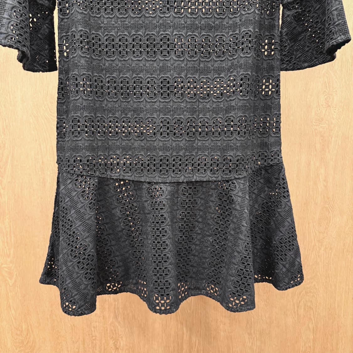 올세인츠 아일렛 레이스 플레어 원피스 스캘럽 패턴 시스루 디테일 블랙 상품이미지5