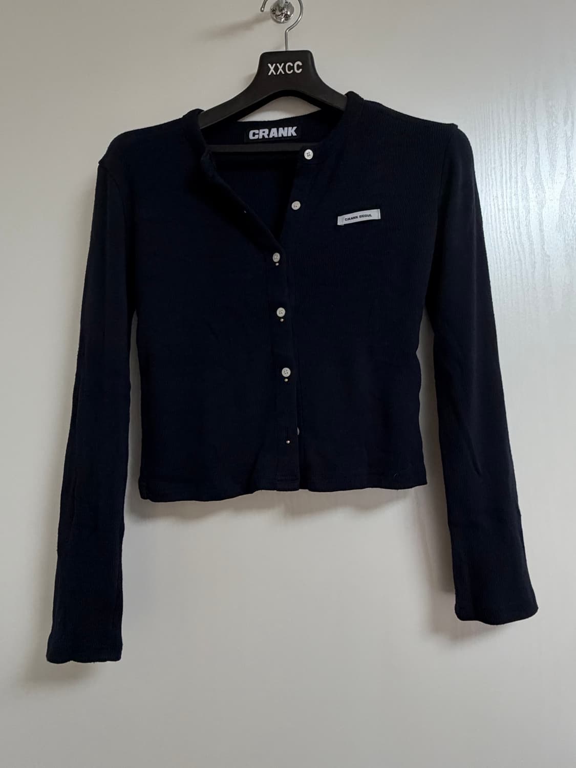크랭크 니트 스터드 버튼 가디건_네이비 상품이미지1