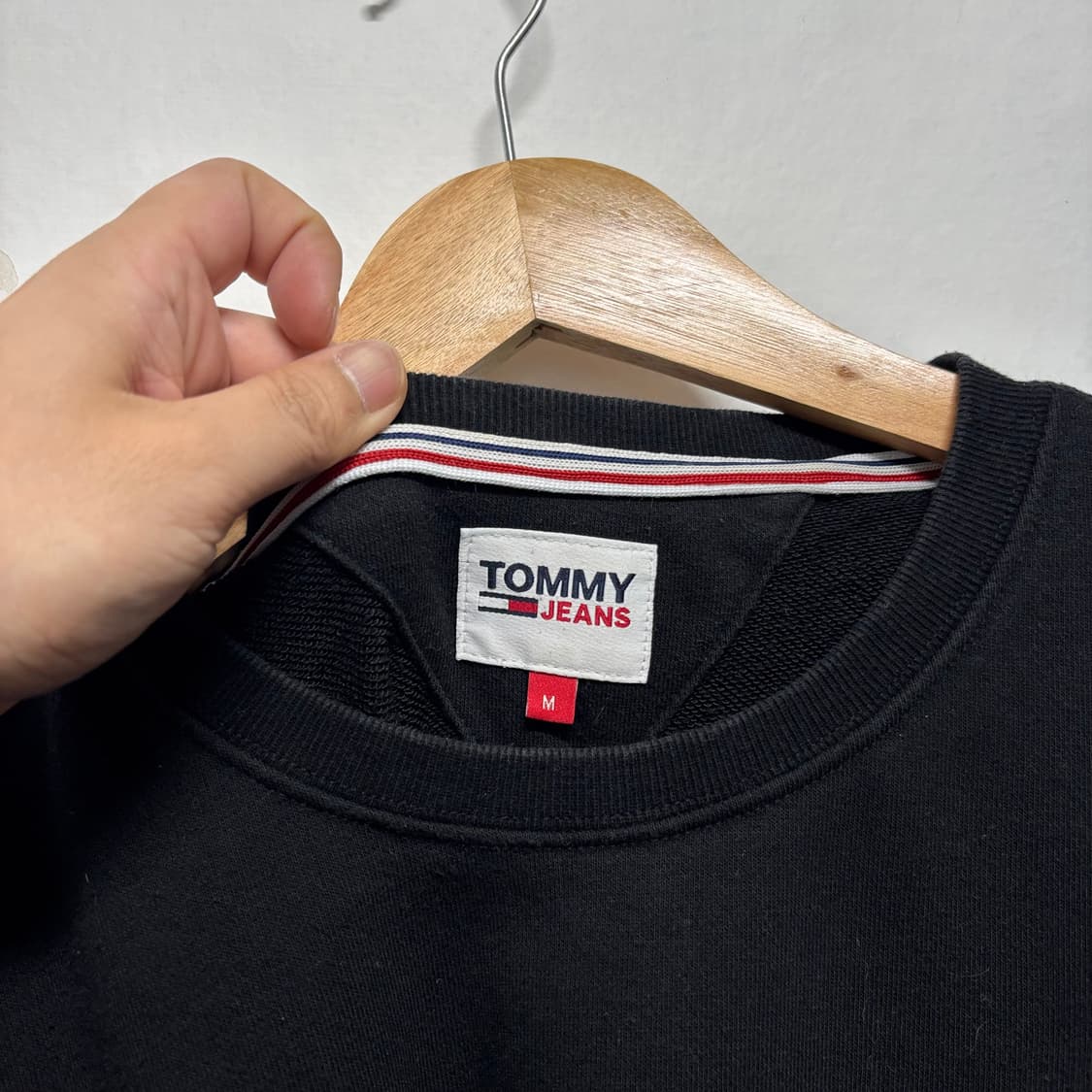 타미진스 블랙 맨투맨 상품이미지3