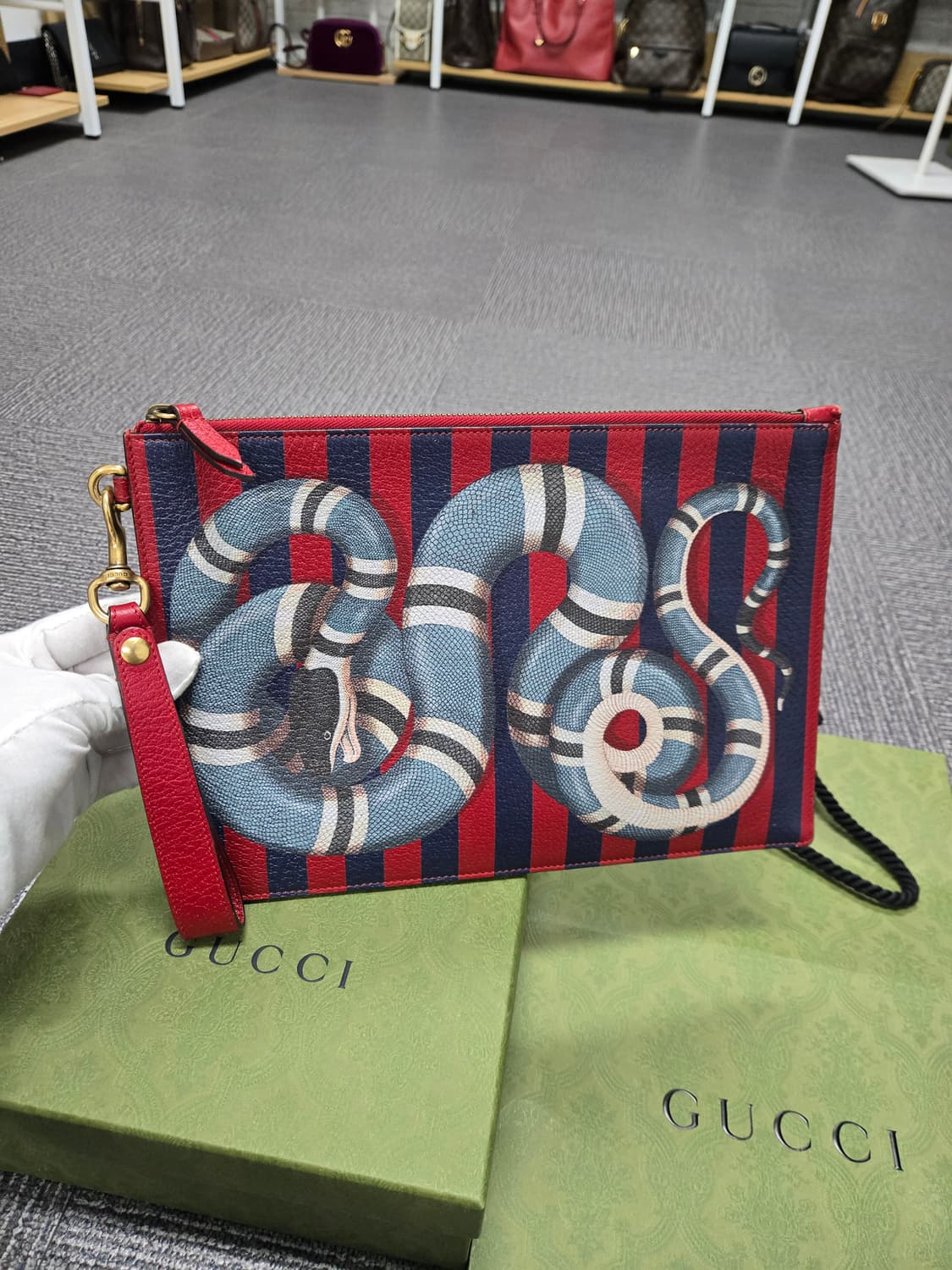 [특가][한정판] 구찌 킹스네이크 클러치백 상품이미지1