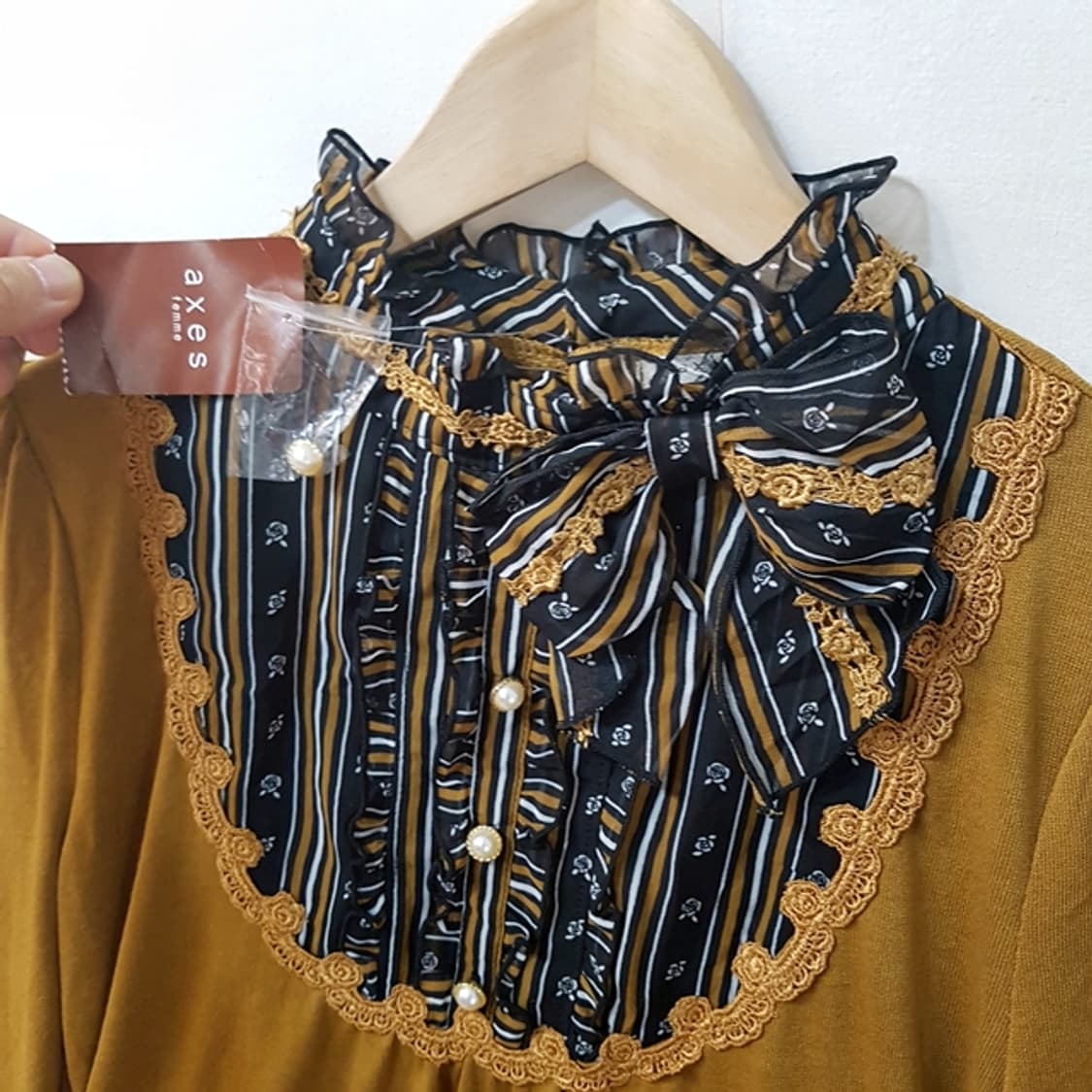 [새상품] axes femme 프릴 티셔츠 카멜 상품이미지2