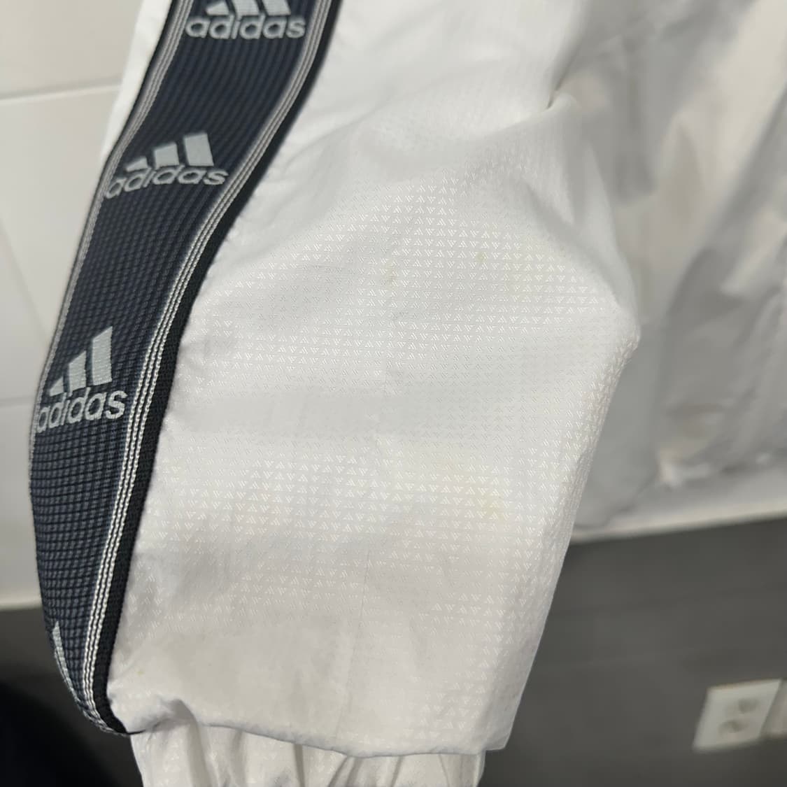 아디다스 사이드라인 로고 바람막이 상품이미지7