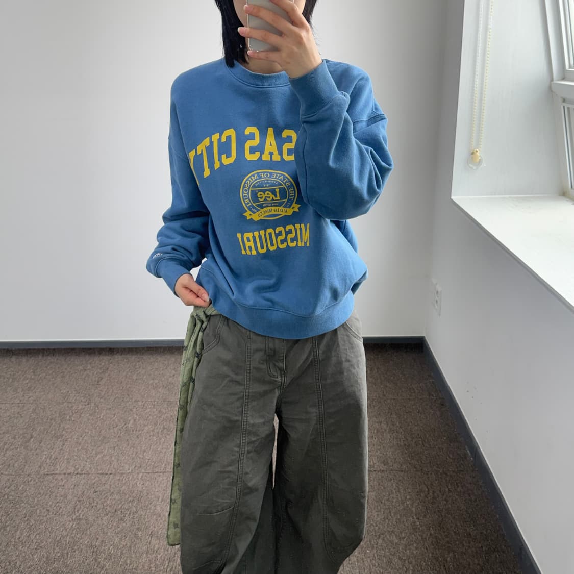 Lee 리 옐로우 로고 블루 맨투맨 상품이미지1