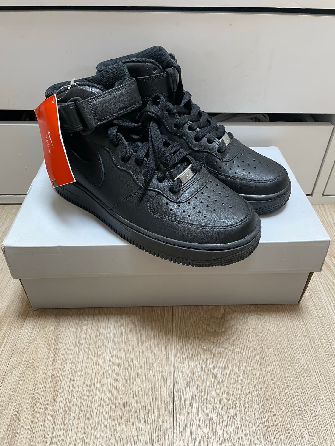 (255)나이키 에어포스1미드 블랙 상품이미지1