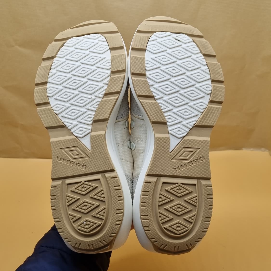 엄브로 토비씨 여성운동화230 상품이미지3