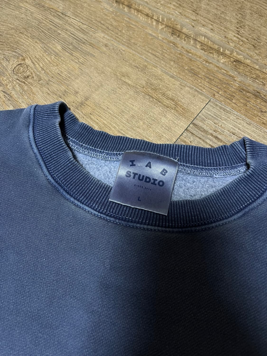 아이앱스튜디오 피그먼트 스웨트셔츠 네이비 상품이미지2