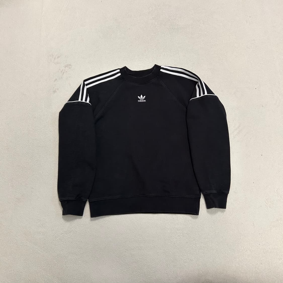 Adidas Black Center Logo Sweatshirt  상품이미지4