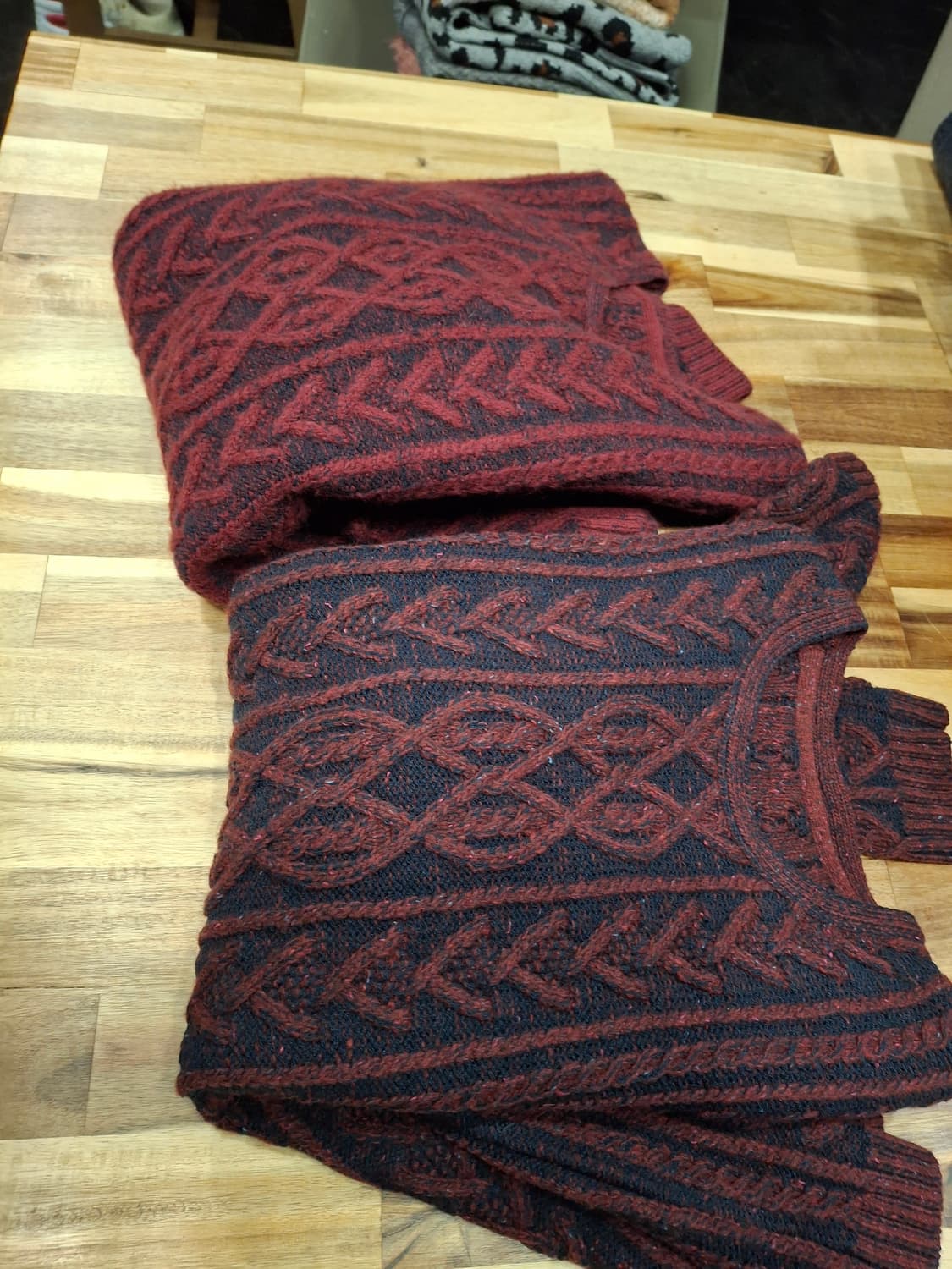 (마지막특가) 꽈배기 짜임 니트 블랙/레드 새상품 상품이미지1