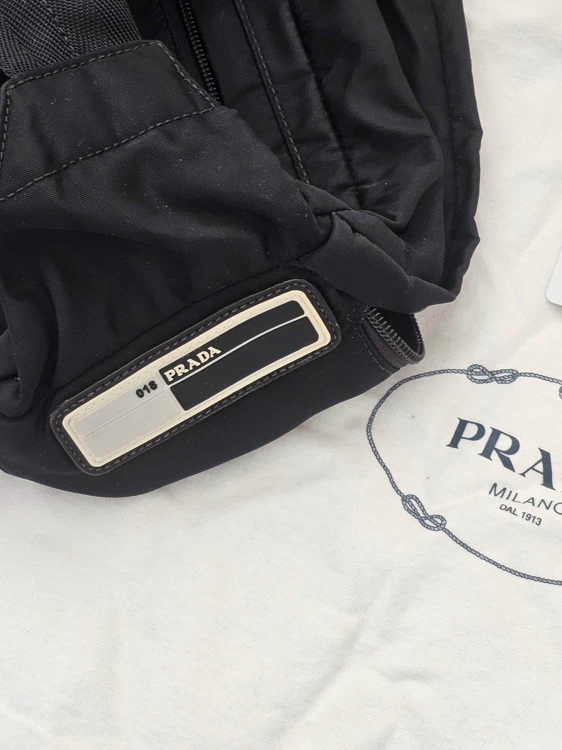 18SS 프라다 018 나일론 패니백 바이커백 스몰 블랙 상품이미지5