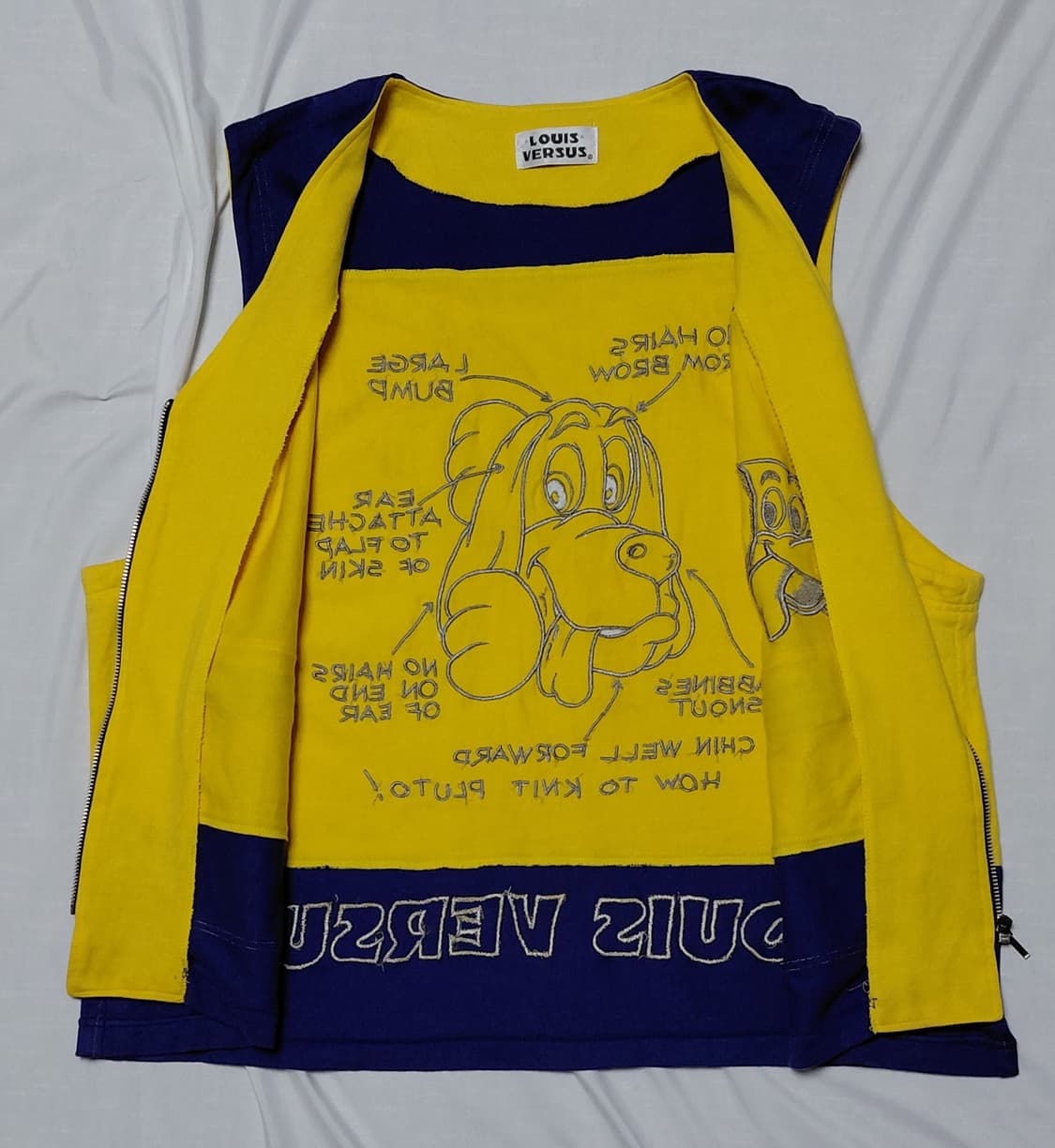 루이 버서스(LOUIS VERSUS) 플루토 캐릭터 자수 니트 베스트 상품이미지5