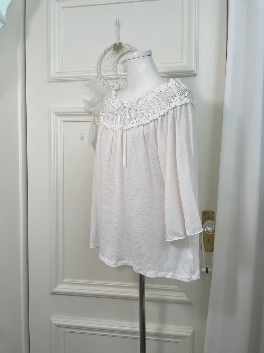 EARTH ivory crochet bow summer blouse 상품이미지2