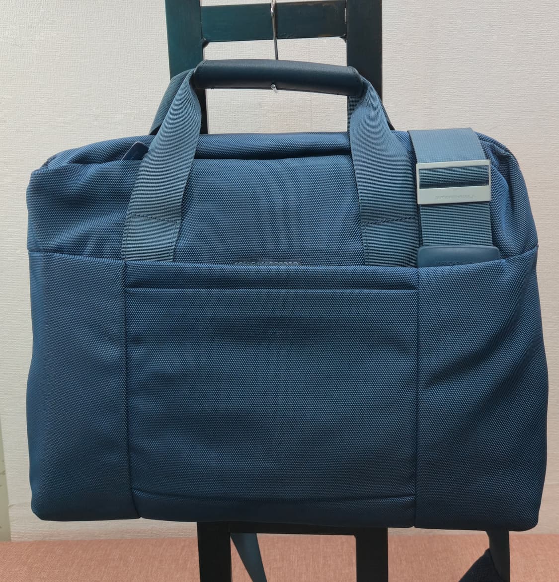 만다리나덕 네이비 컬러 패브릭 노트북 브리프케이스 상품이미지1