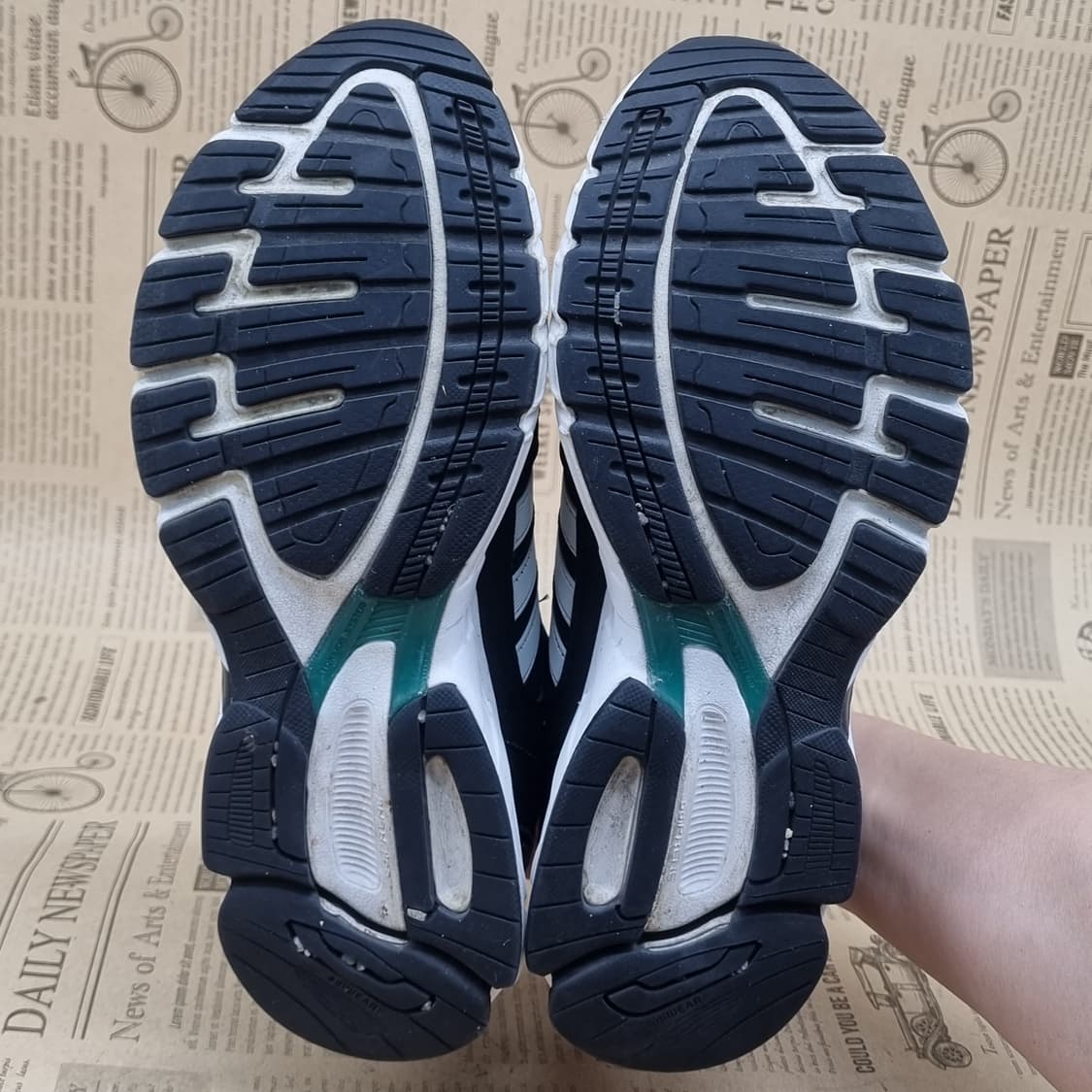 아디다스 이큅먼트10 운동화245 상품이미지3