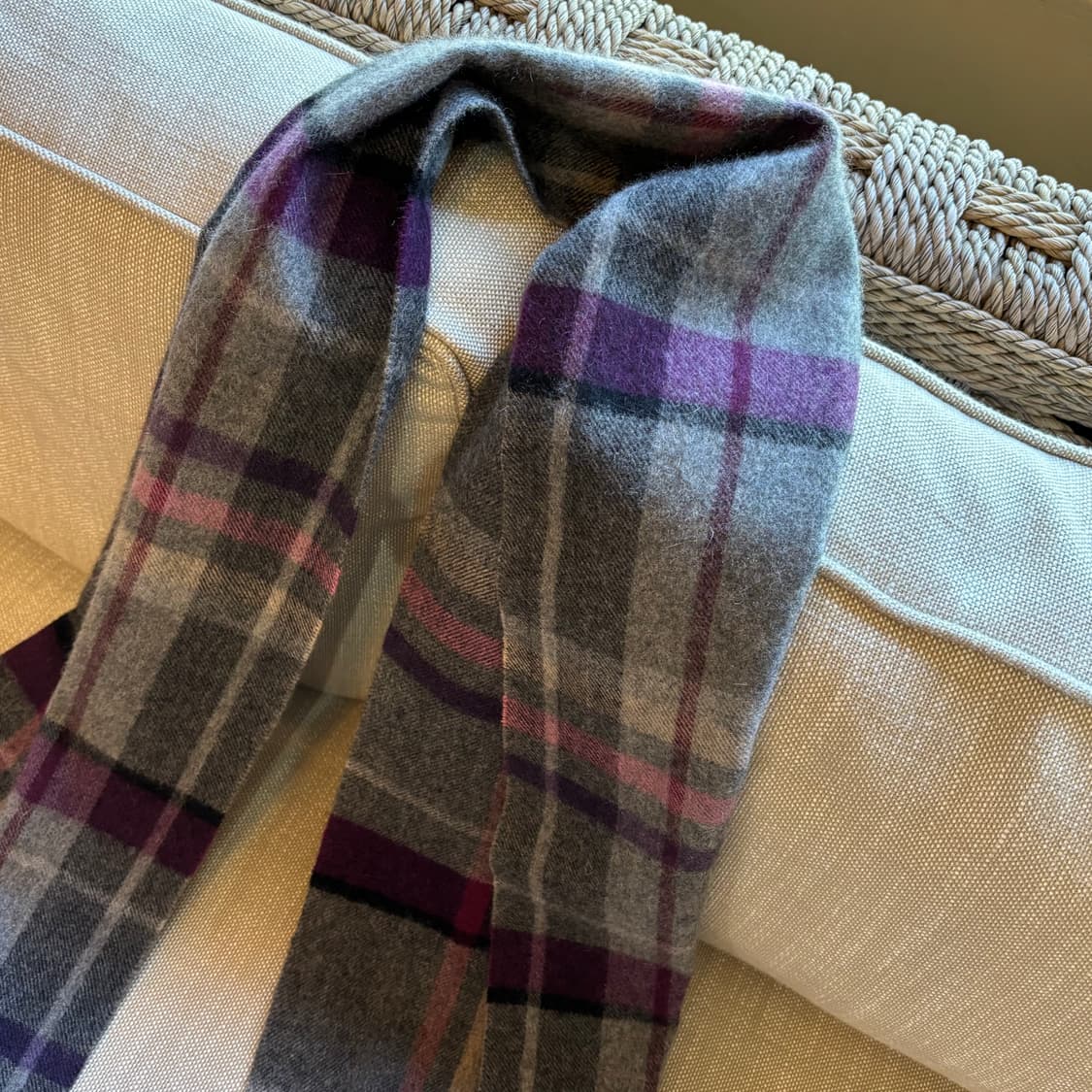 [로베르타 디 까메리노] 캐시미어 100 체크 머플러 그레이 퍼플톤 상품이미지3