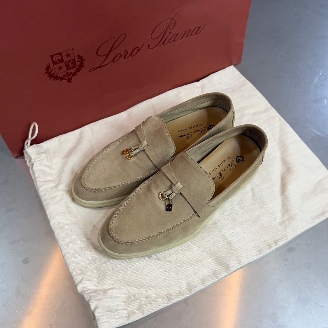 [리오브] 로로피아나 썸머 워크 참스 스웨이드 로퍼 상품이미지2