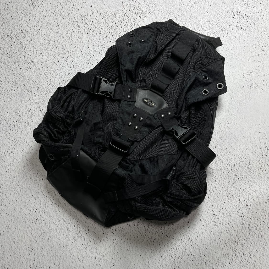 Vintage 00s Oakley Icon Backpack 2.0 상품이미지1