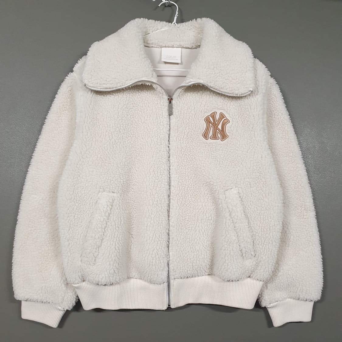 MLB 신형 뉴욕 양키즈 양털 후리스 하이넥 점퍼 자켓 아이보리 여성 S 상품이미지4
