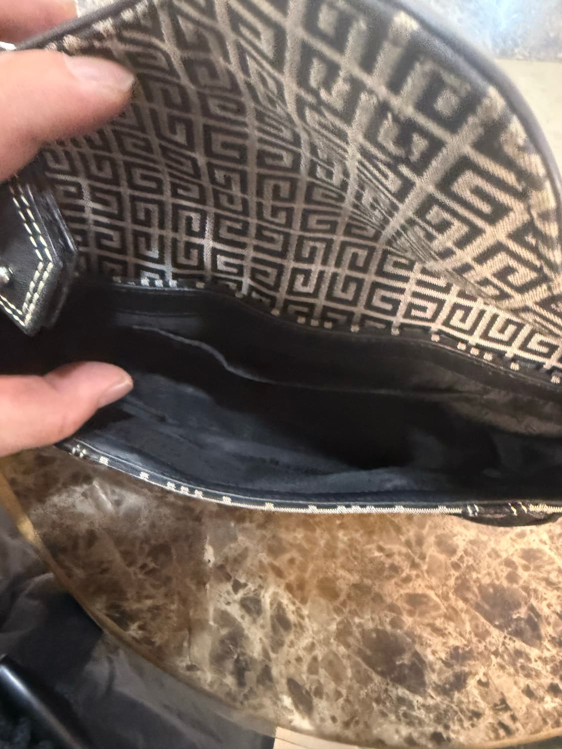 정품 지방시 빈티지 모노그램 숄더백 팝니다 상품이미지7