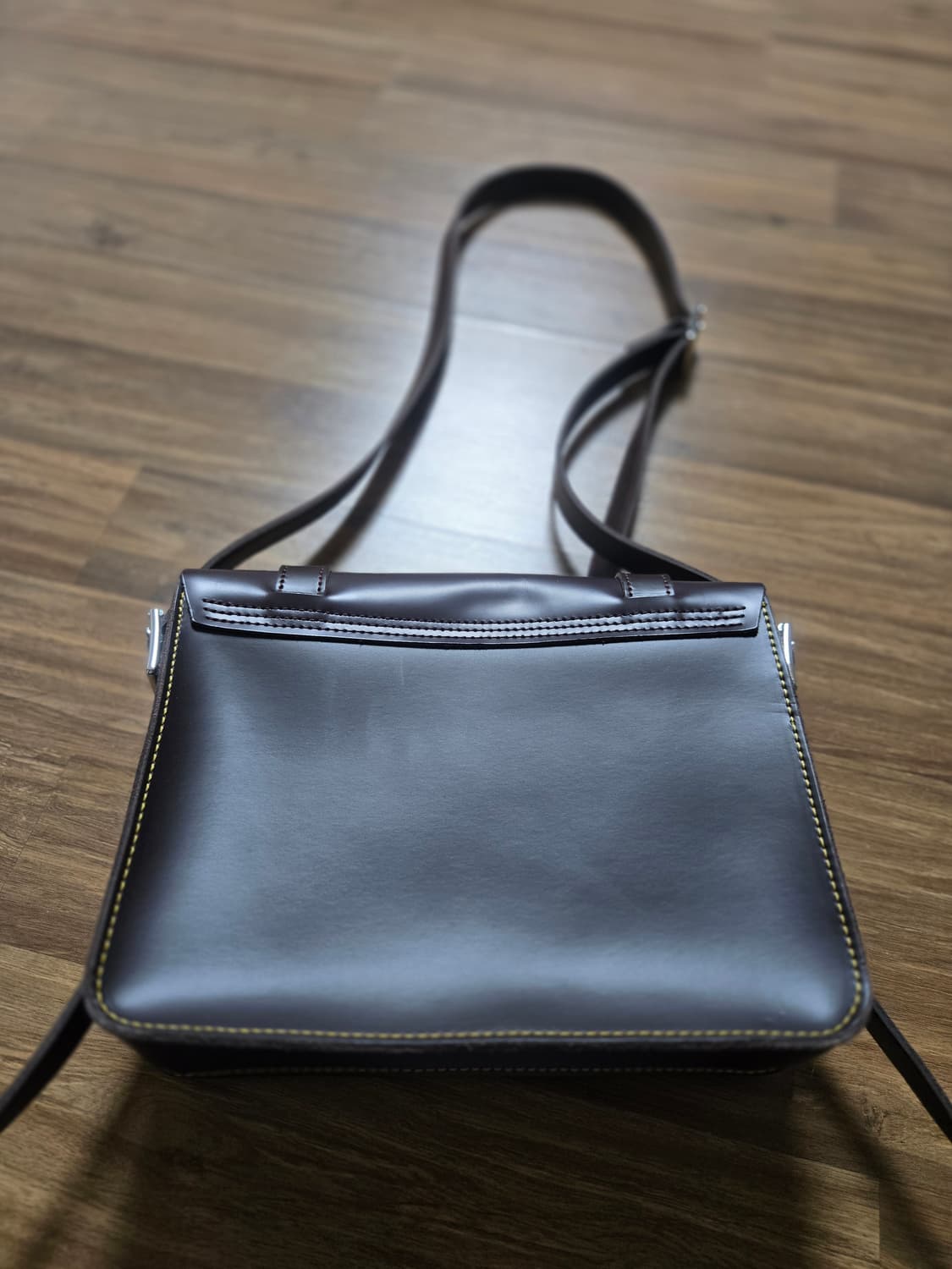 닥터마틴 11인치 비건 사첼 크로스백 - 버건디 [정품] 상품이미지4