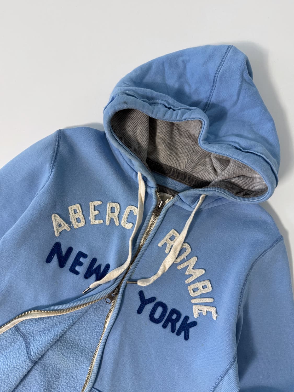아베크롬비 루즈핏 00's 스카이블루 스웻 그런지 패치 후드집업 상품이미지2