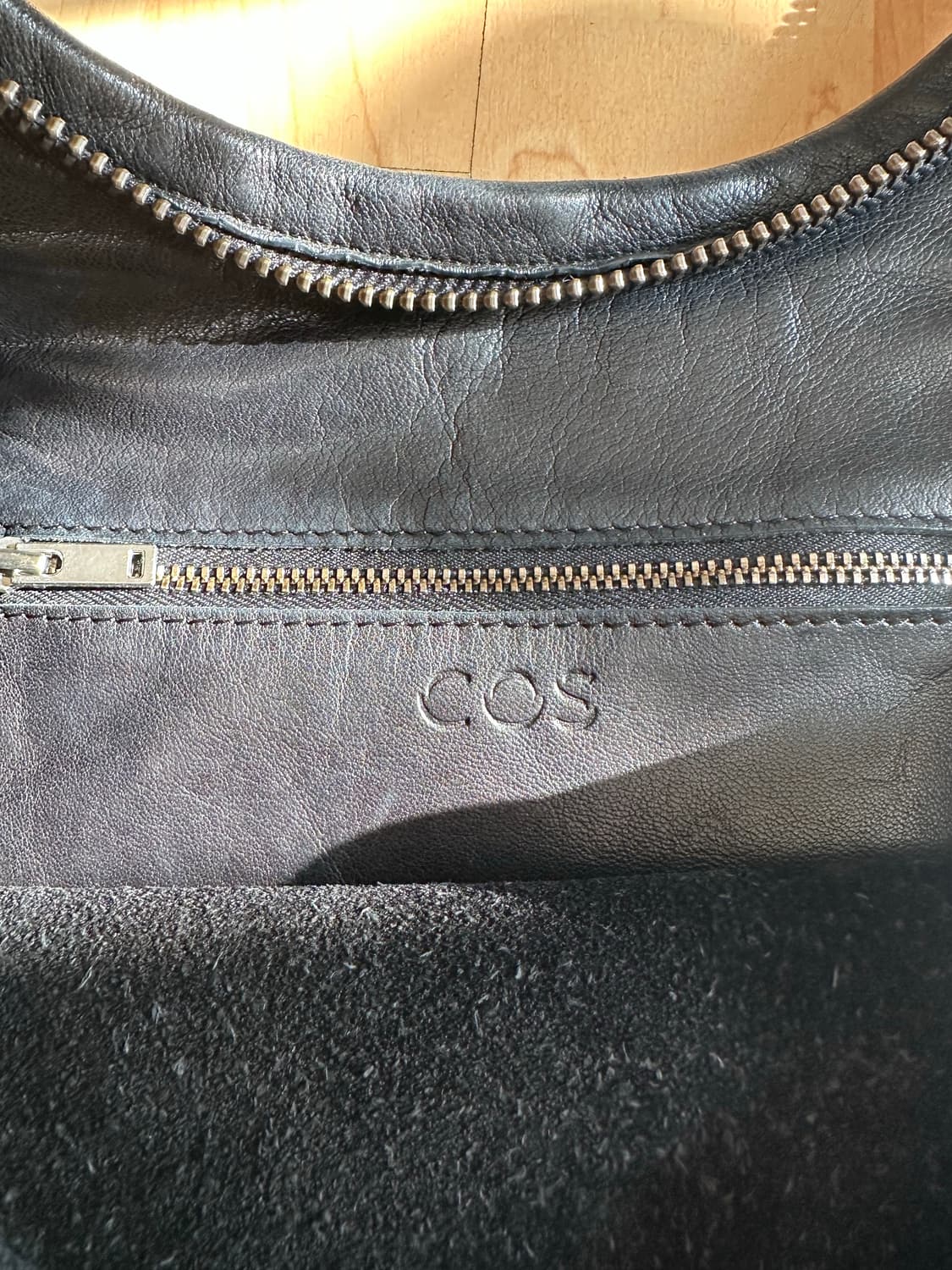 코스 cos 레더 쇼퍼백 상품이미지3