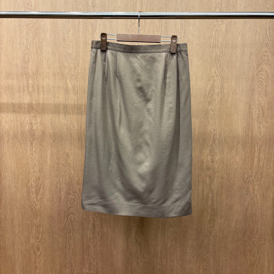 버버리 울 미디 스커트 클래식 미니멀 절개 라인 센터 슬릿 디테일 브라운 상품이미지2