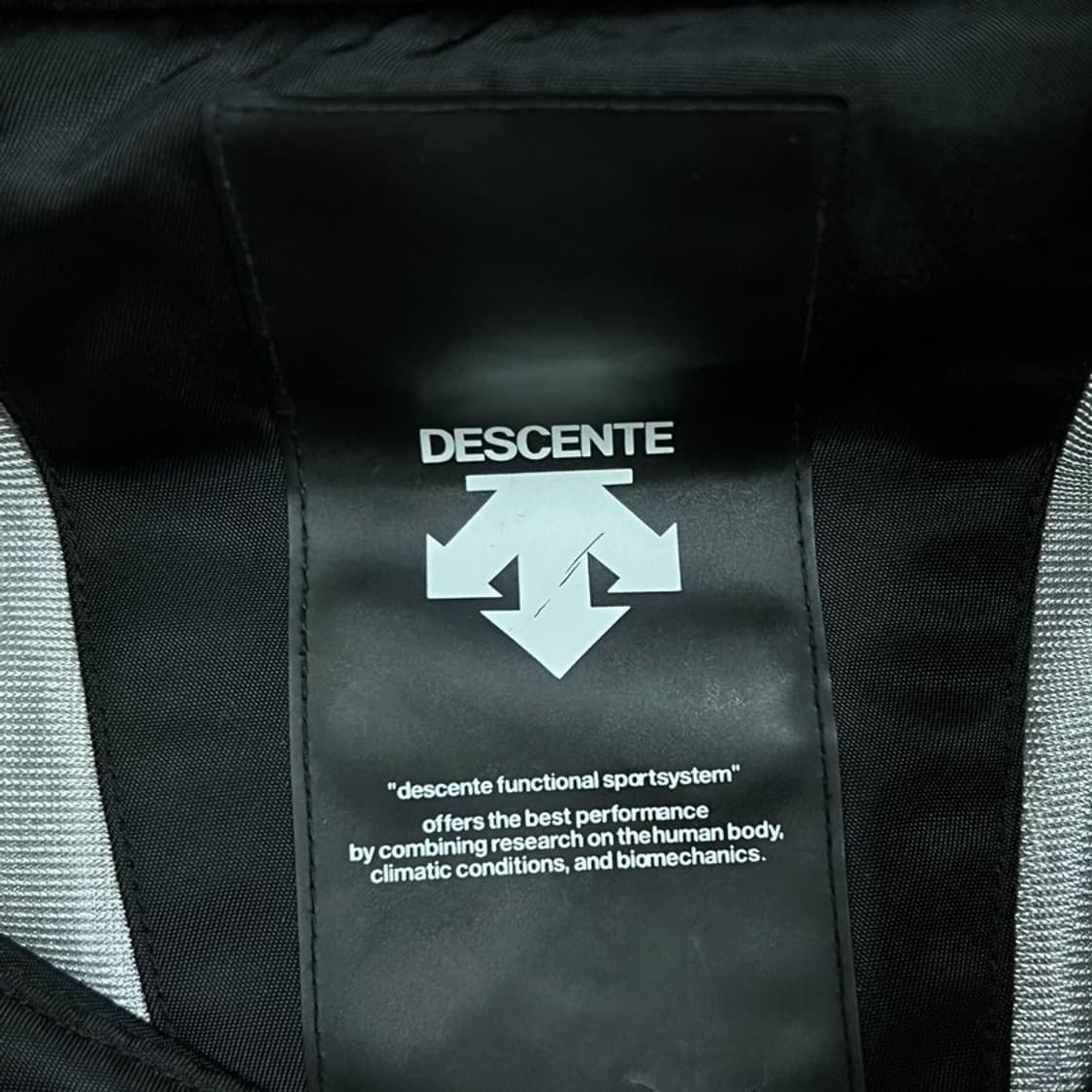 데상트 와펜 패치 바시티자켓 v0919  상품이미지6