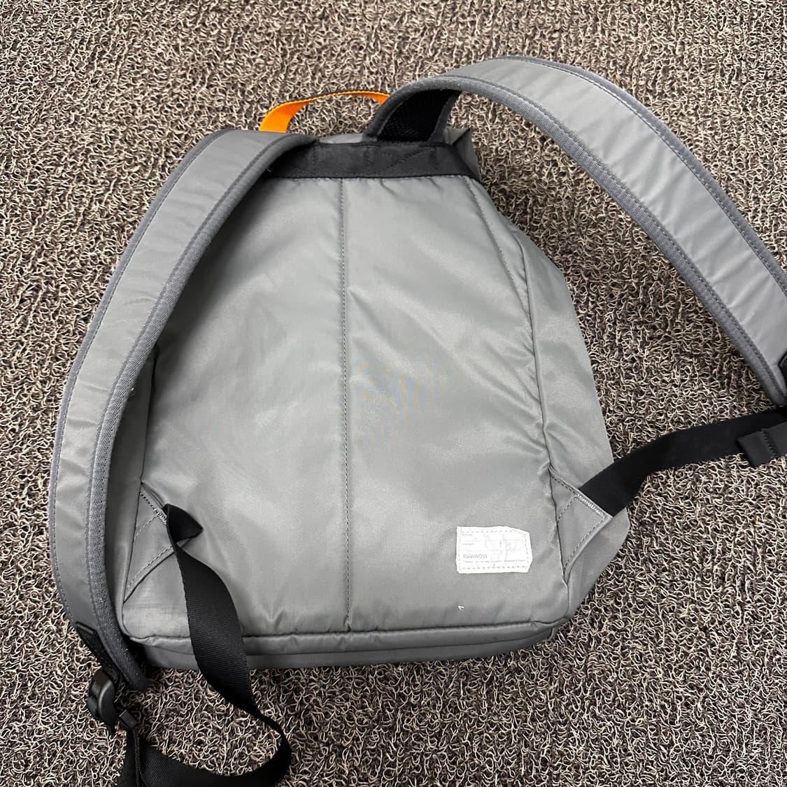 로우로우 포켓 백팩 챠콜 상품이미지5