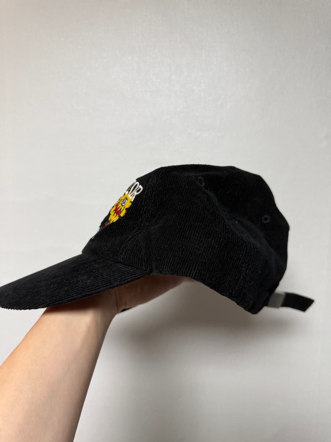 더뮤지엄비지터 존버거맨 코듀로이 볼캡 블랙 상품이미지4