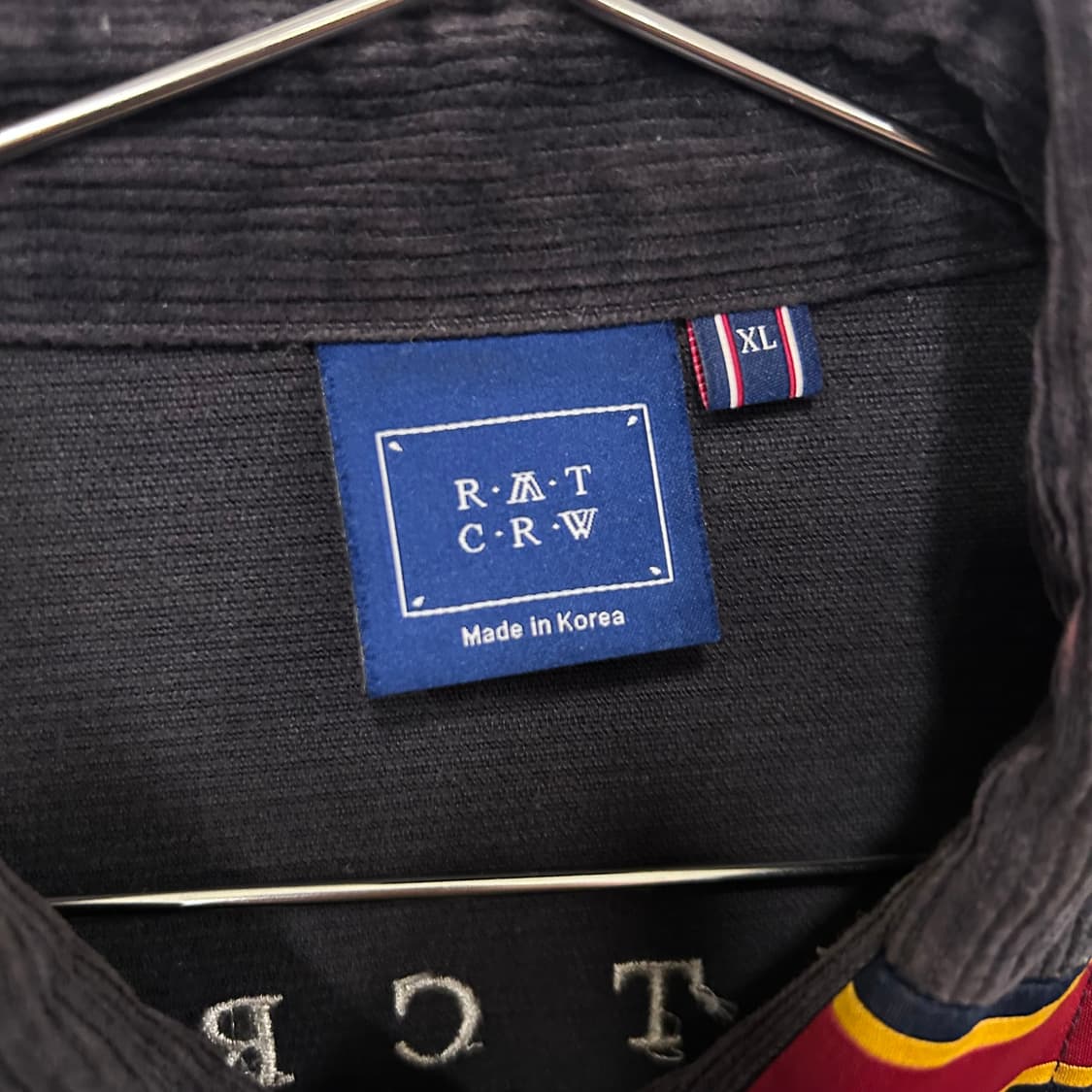 로맨틱크라운 월계관 자수 코듀로이 오버핏 셔츠 상품이미지3