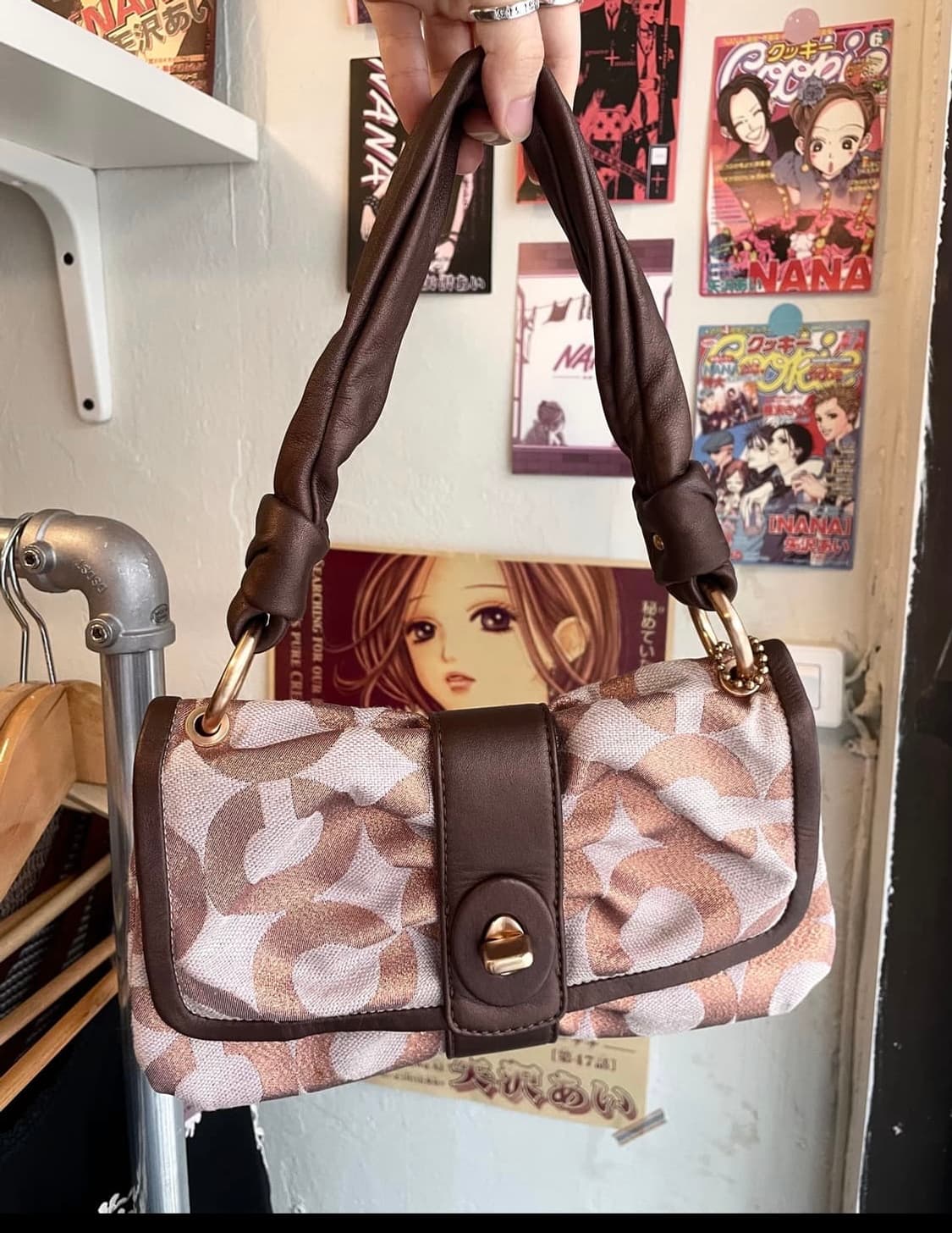 코치 핑크골드 숄더백(무배) 상품이미지1