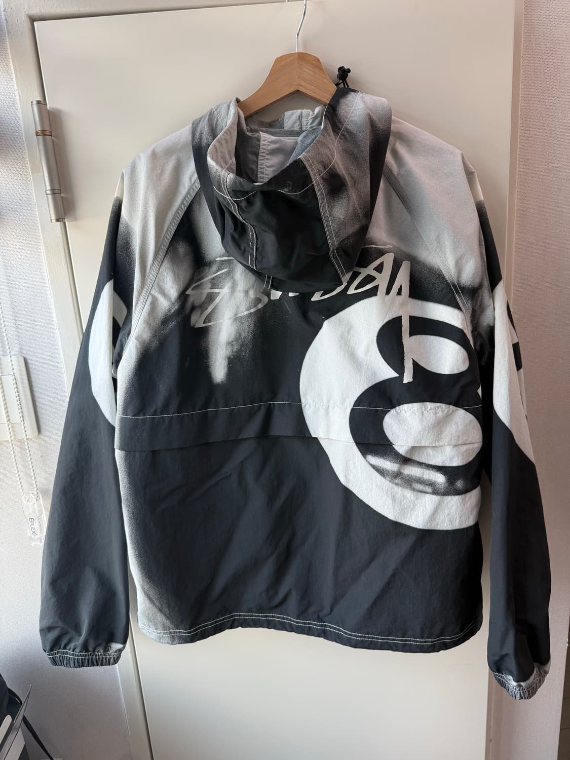 스투시 8볼 비치 쉘 자켓 그레이스케일 M사이즈 상품이미지3