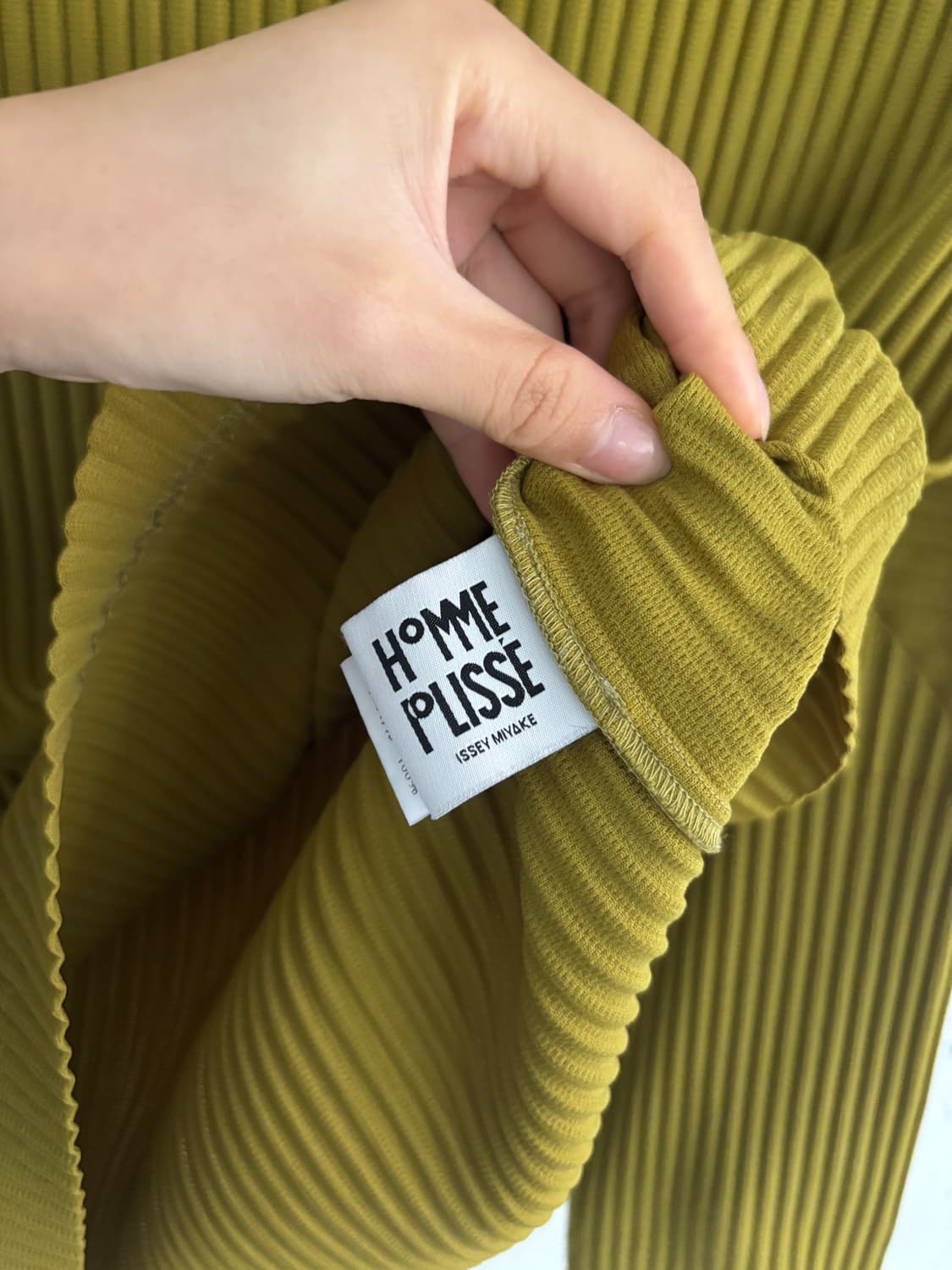 이세이미야케 옴므플리셰 플리츠 하이넥 컷소우 올리브 롱슬리브 상품이미지8