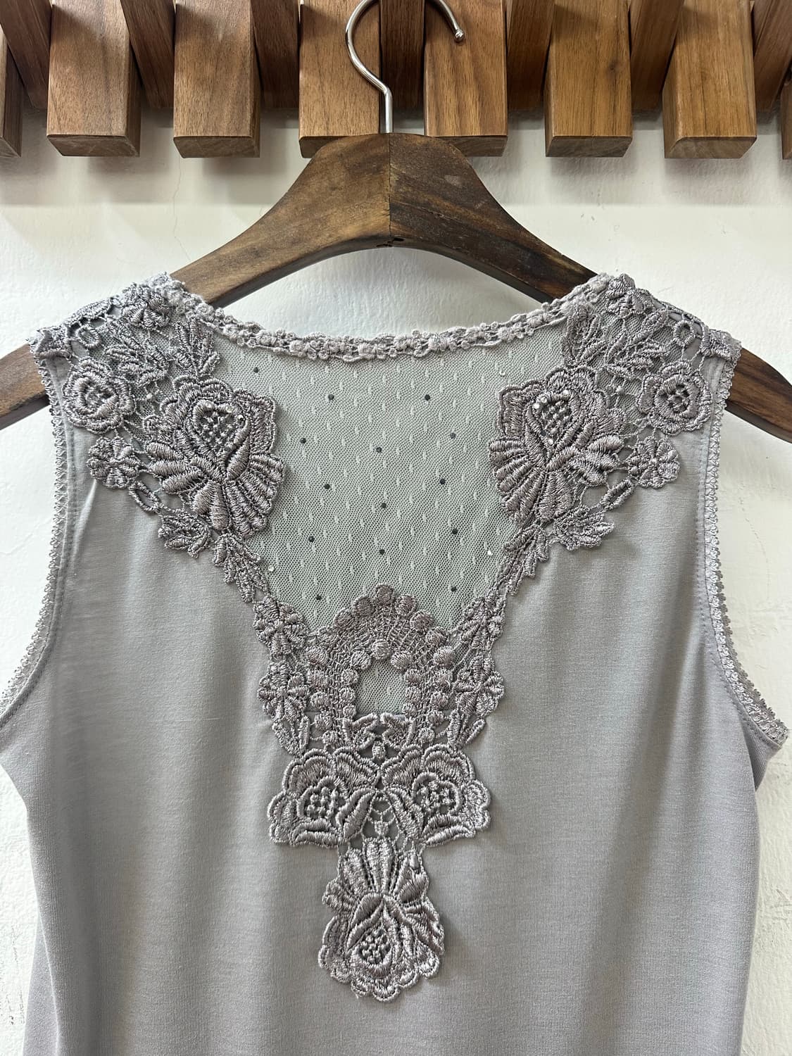 일본빈티지 Axes femme 엑시즈팜 레이스 핀턱 슬리브리스 탑 상품이미지4