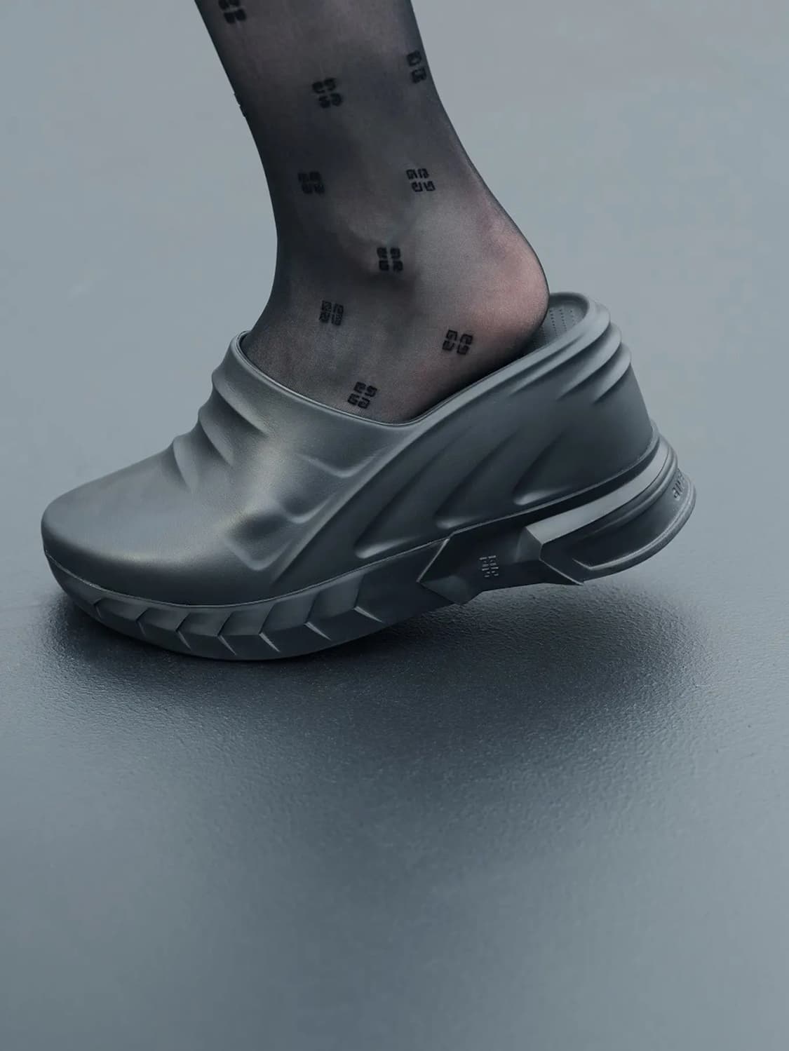 Givenchy 지방시 Marshmallow Mules 카리나 클로그 상품이미지1