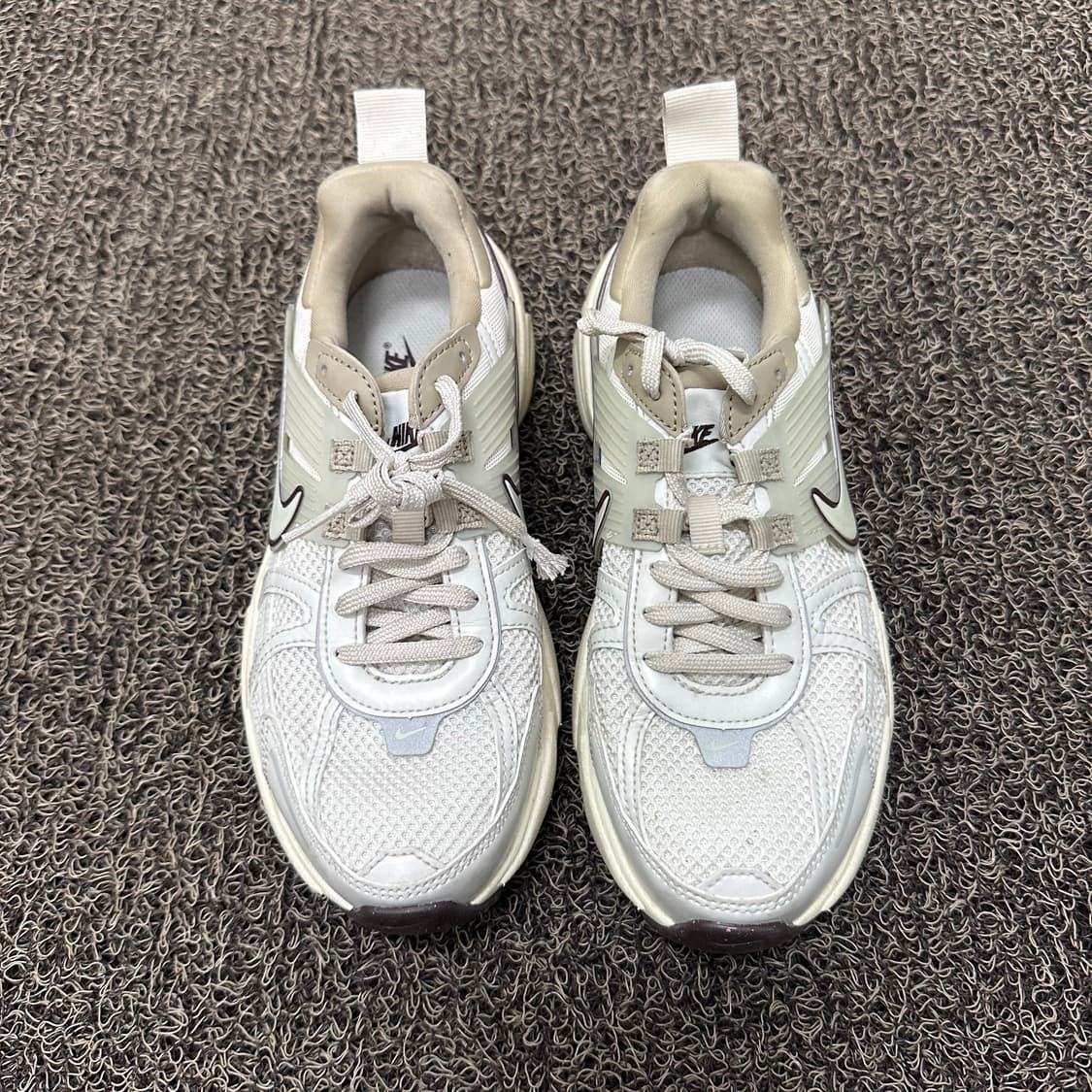 NIKE 나이키 V2K 런 라이트 운동화 240 상품이미지3