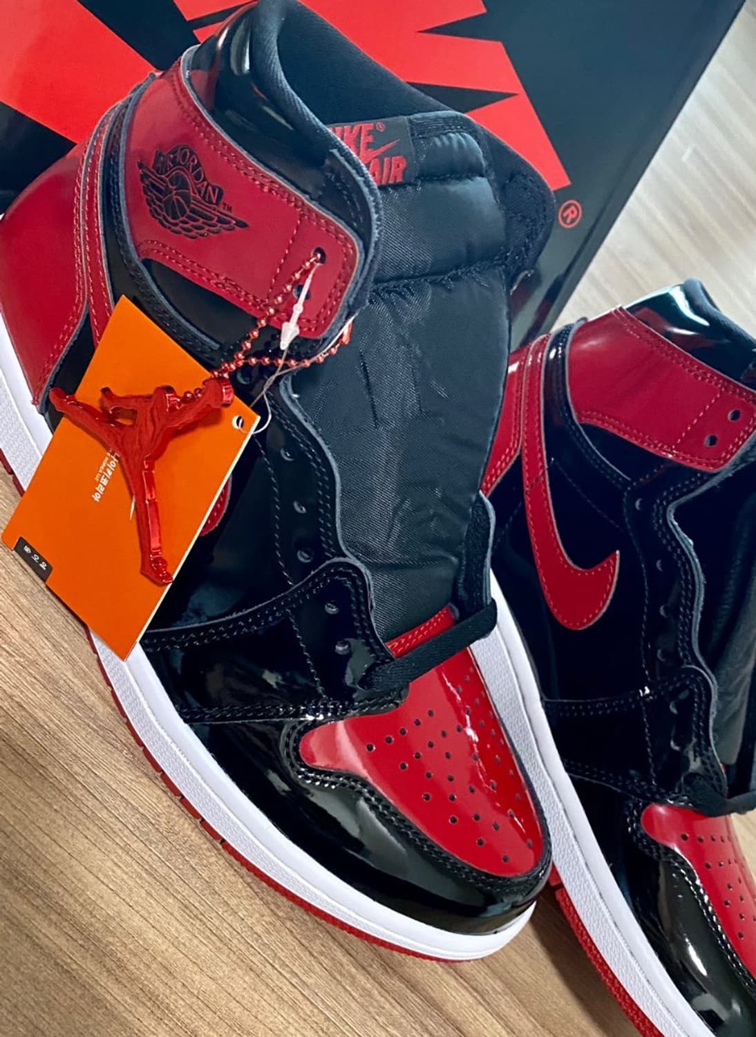 조던1 레트로 하이 OG 페이턴트 브레드 상품이미지1