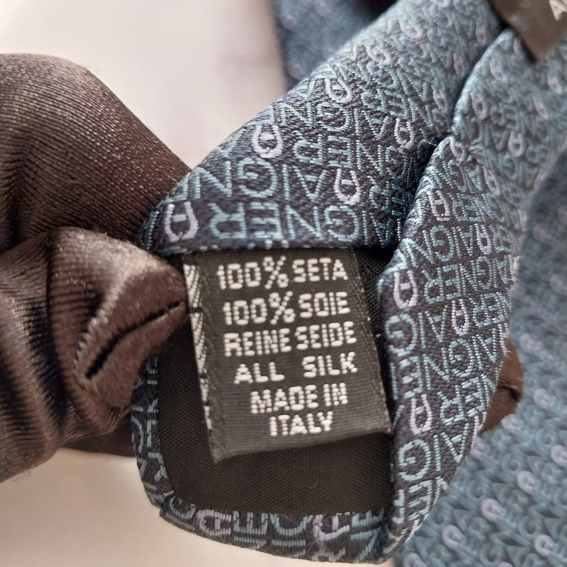 아이그너 실크 네이비 로고 패턴 넥타이 9cm A등급 K1431
 상품이미지10