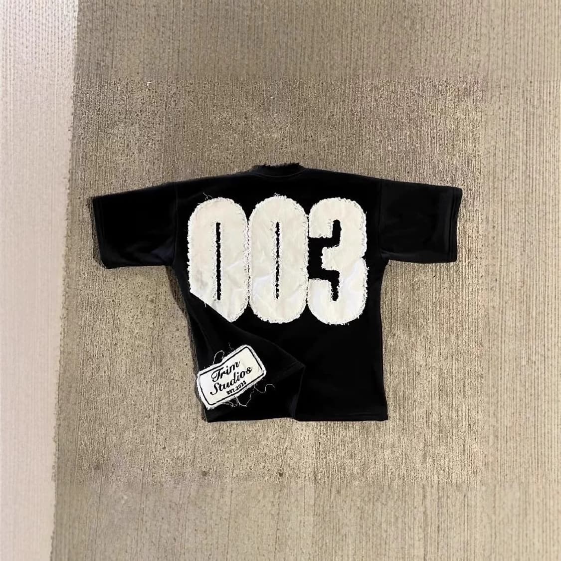 디스트로이드 레터링 패치 반팔 티셔츠 상품이미지2