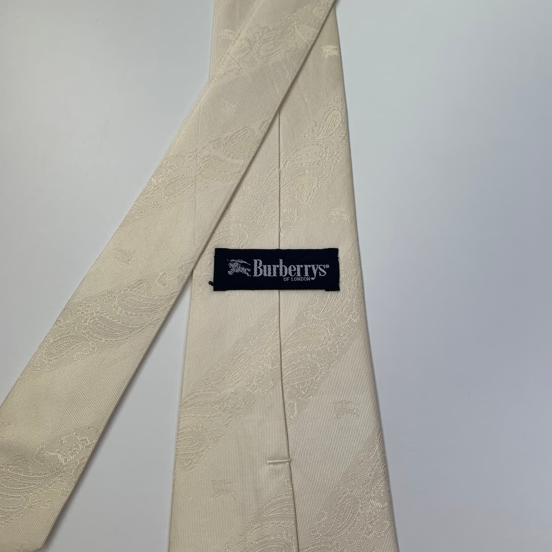 버버리(BURBERRY) 화이트 페이즐리 명품 결혼식넥타이 A+등급 상품이미지5