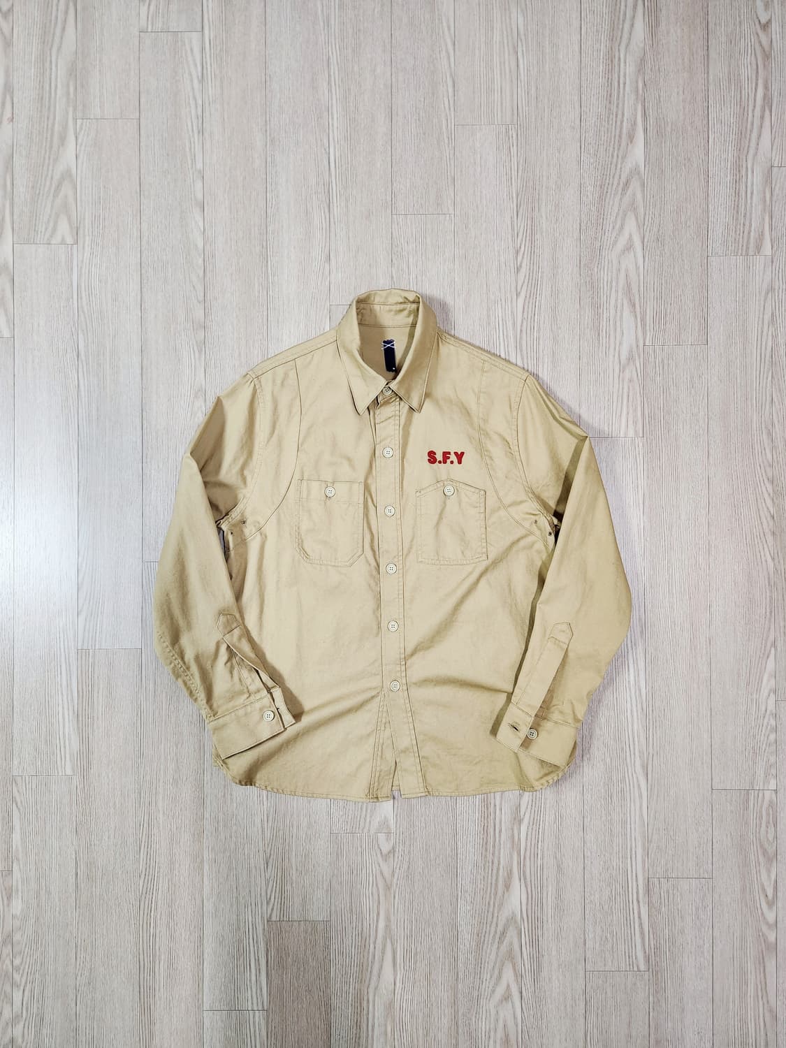 SIFURY 카멜 더블 포켓 체인 자수 셔츠 상품이미지1