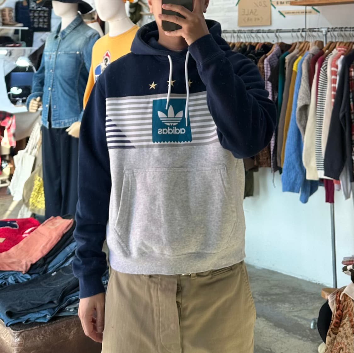 (착용컷) 아디다스 후드 티셔츠 (남성용 M) 상품이미지3