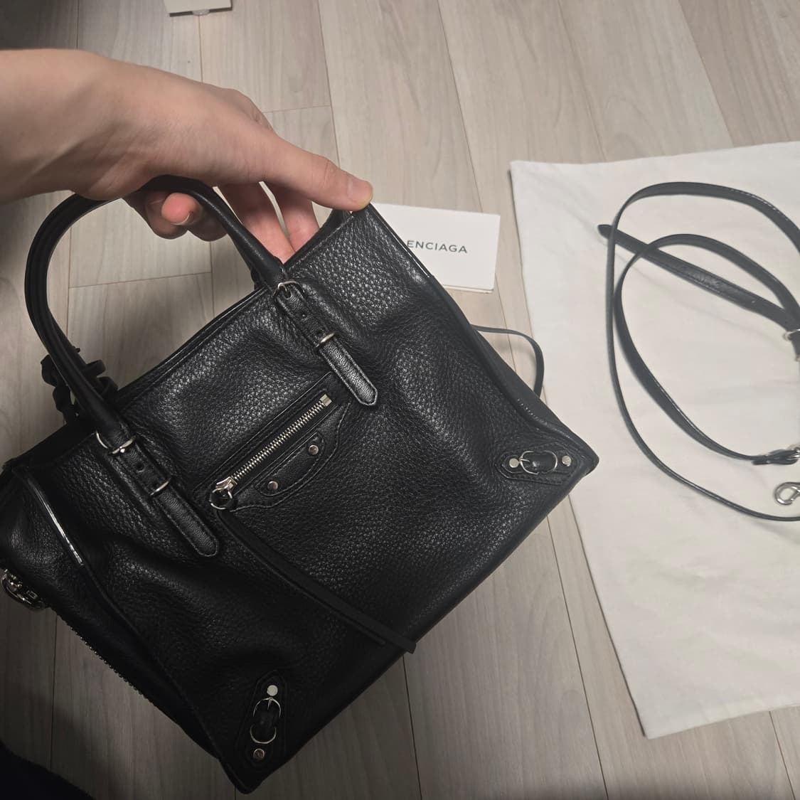 발렌시아가 여성 파피에르 A4 레더 토트백 크로스백 MINI 미니 블랙 상품이미지1