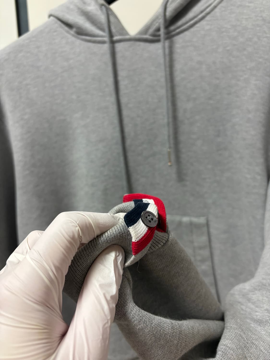 [당일배송/정품] 톰브라운 백삼선 후드티 3사 상품이미지5