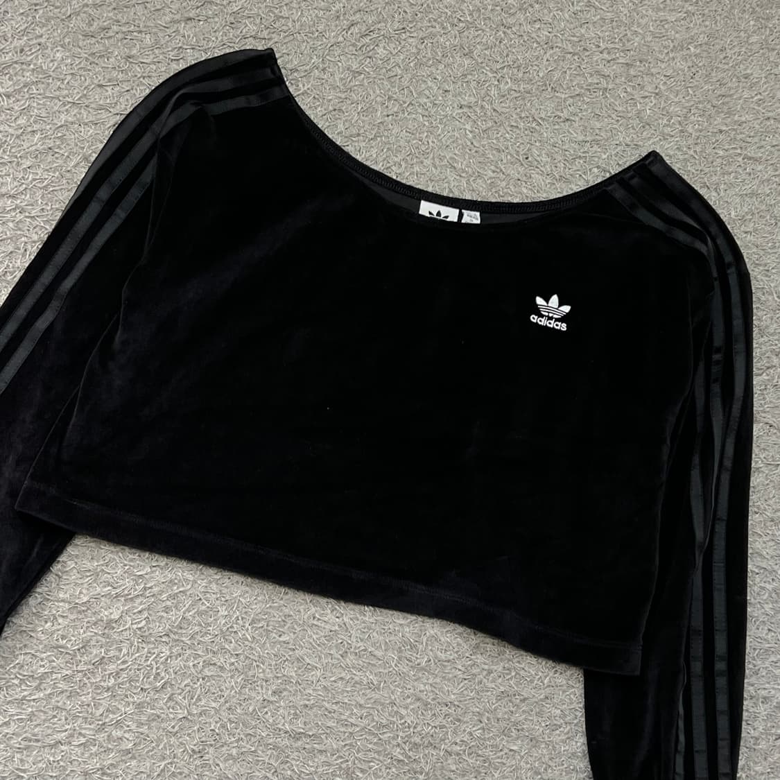 [우먼95] 아디다스 벨벳 오프숄더 상품이미지1