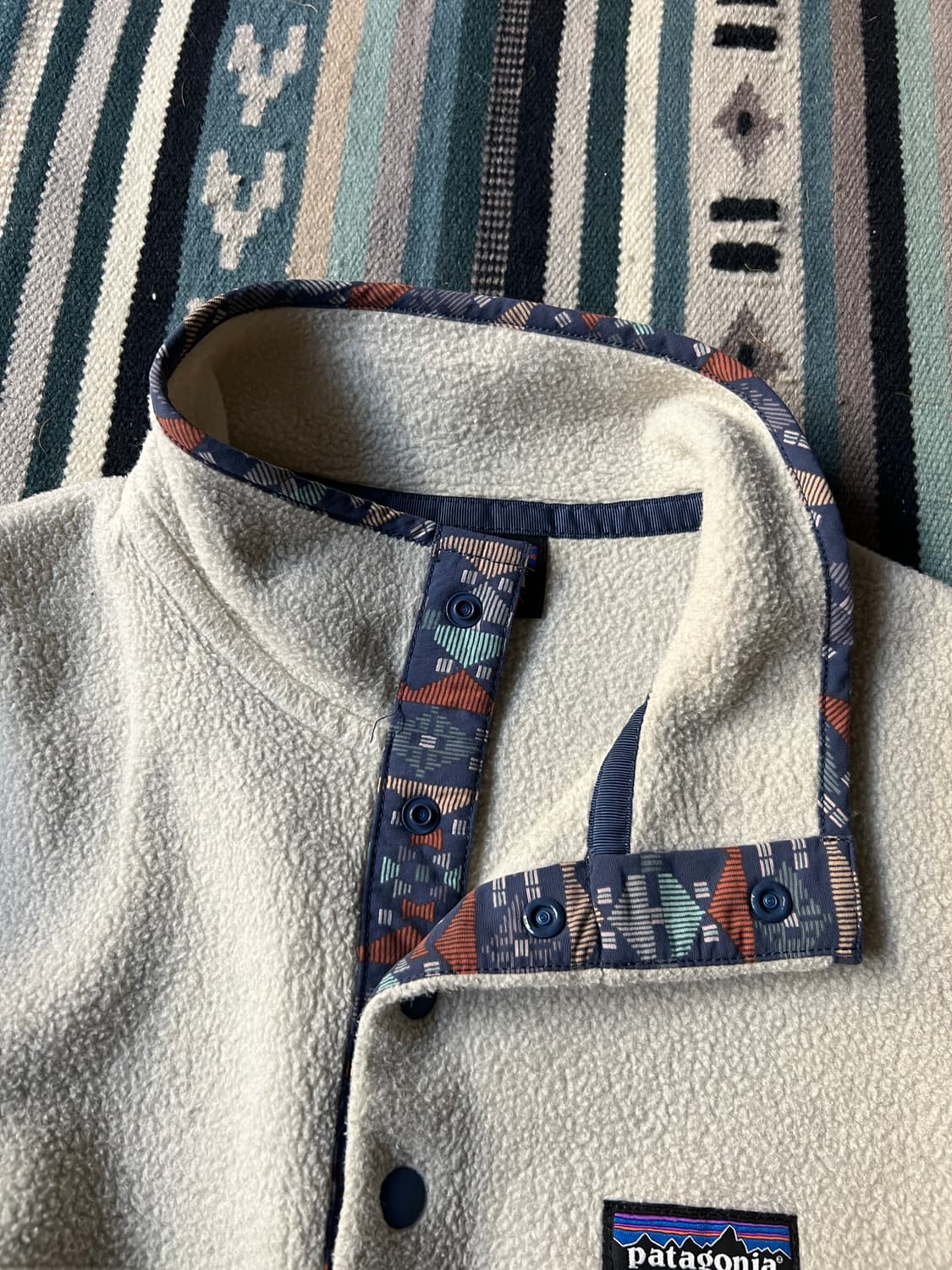 [M]파타고니아 신칠라 나바호 패턴 체스트 포켓 플리스 풀오버 스웻셔츠 상품이미지2