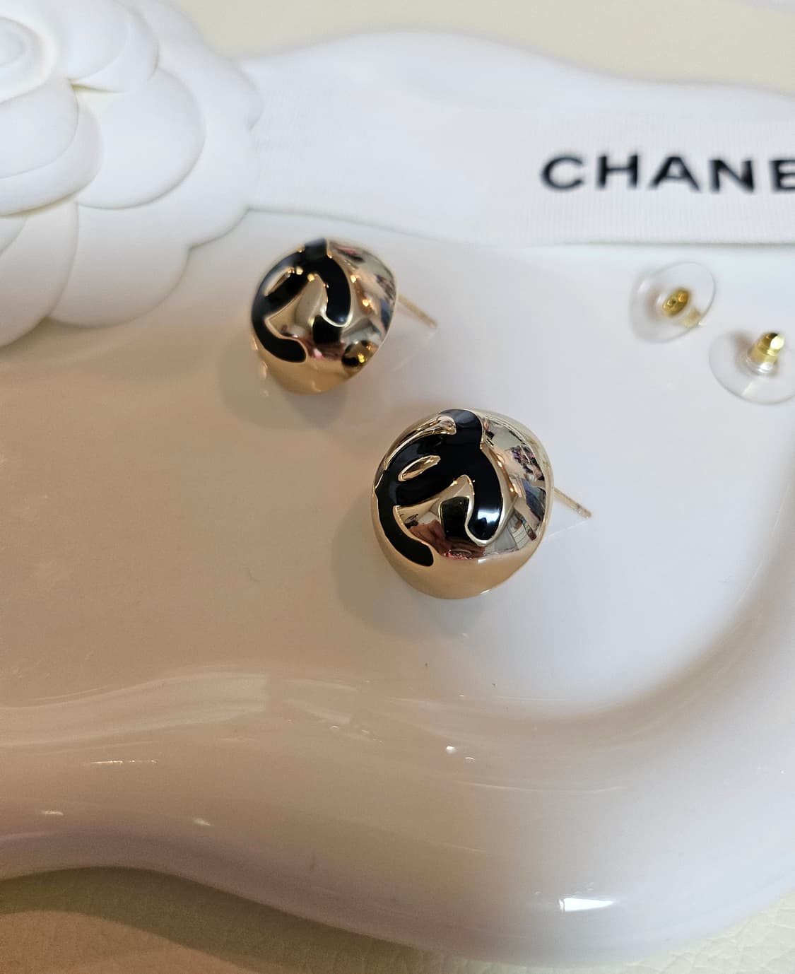 샤넬 금볼 귀걸이 블랙 업사이클링  상품이미지3