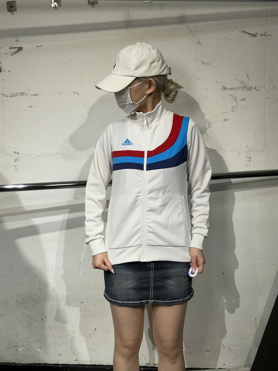 아디다스 딱붙핏 화이트 올드스쿨 블루 로고 트랙탑 져지 S 상품이미지2