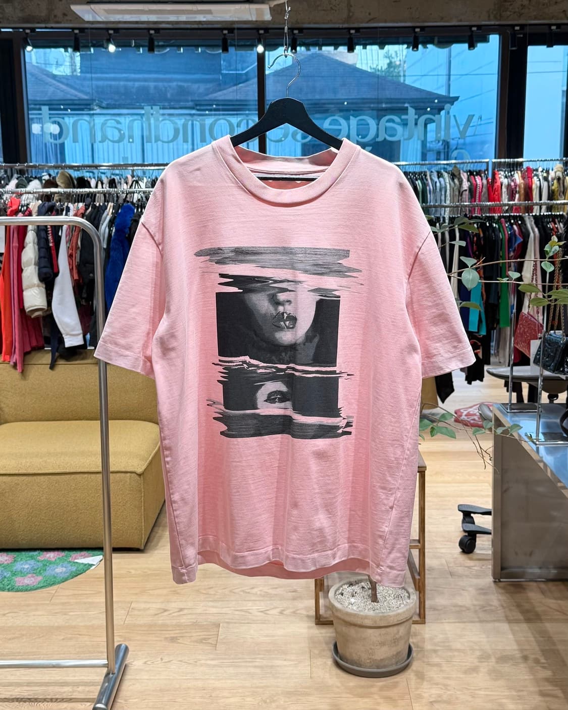 메종 마르지엘라 핑크 그래픽 프린팅 하프티  상품이미지1