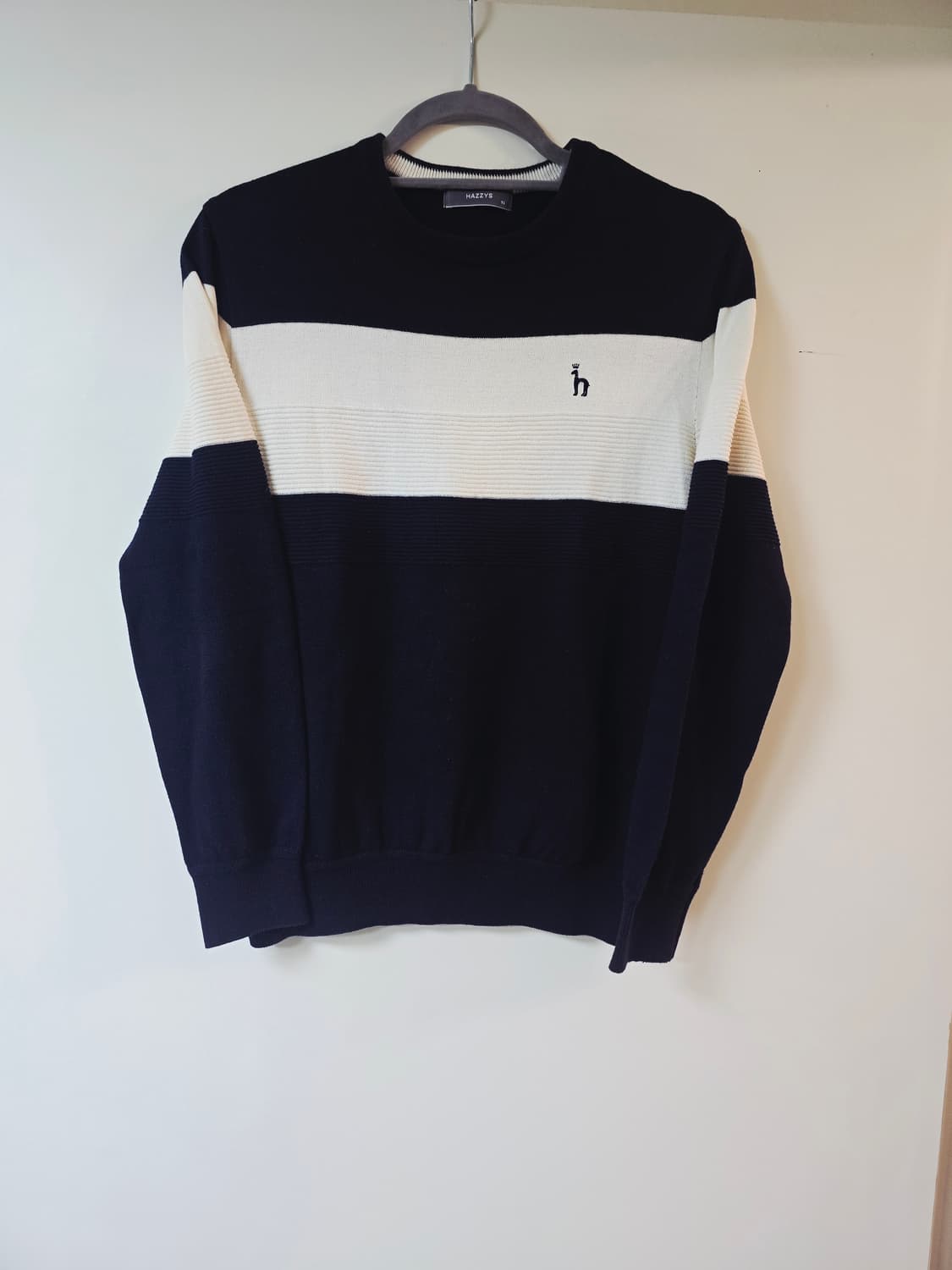 헤지스 네이비, 아이보리, 네이비 컬러 블록 맨투맨 상품이미지1